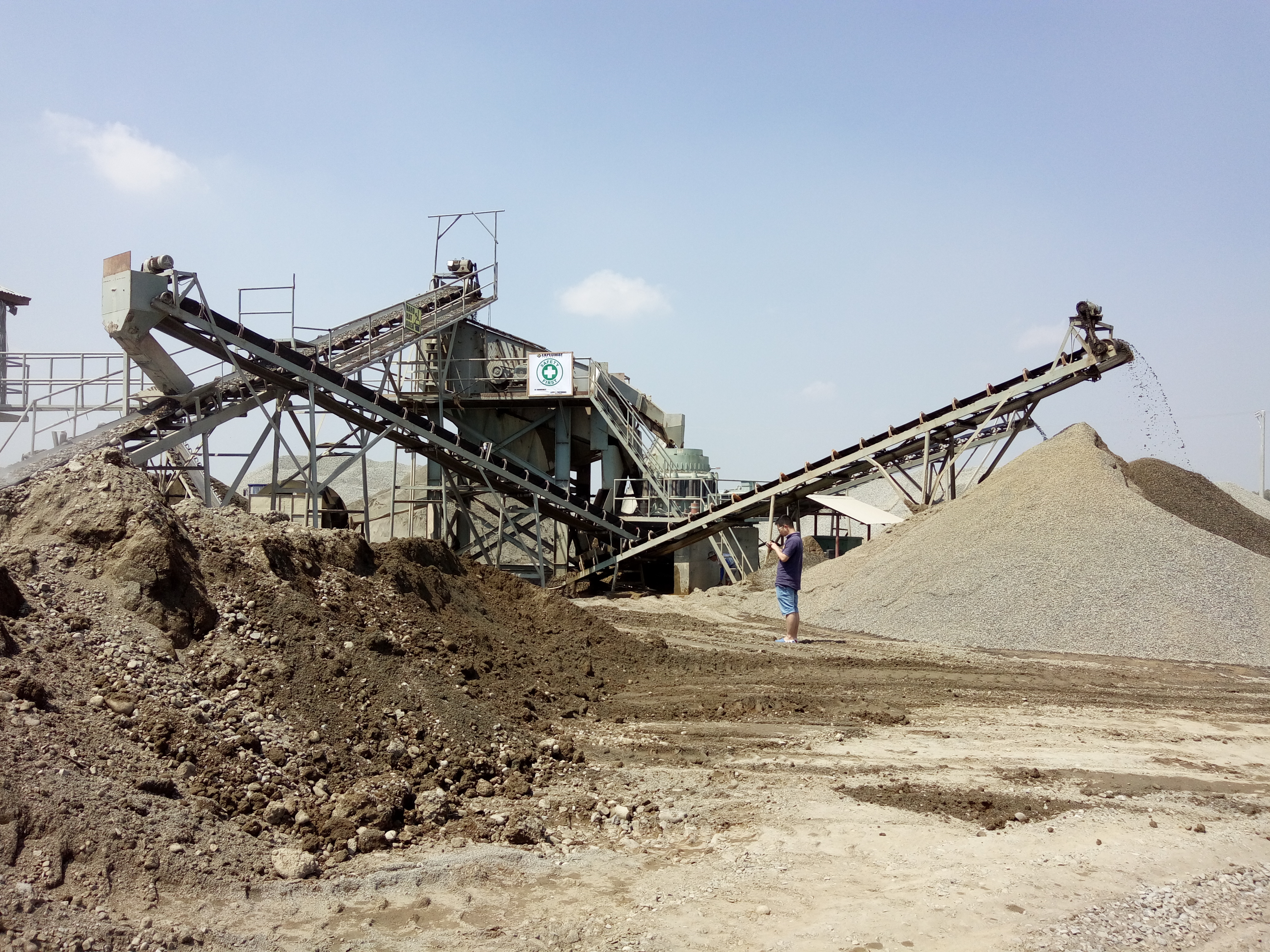 River gravel crushing aggregate plant in Philippines